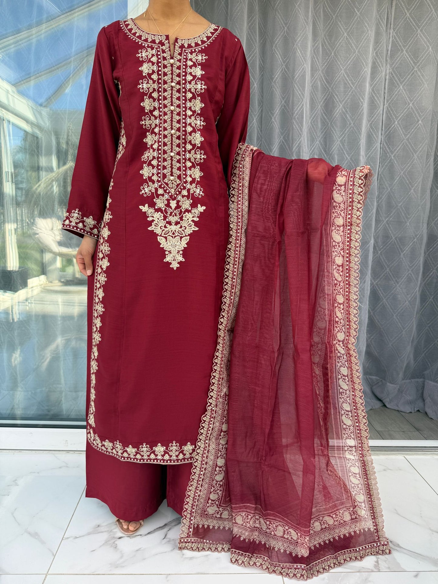 HIBA - Embroidered viscose outfit with plazo