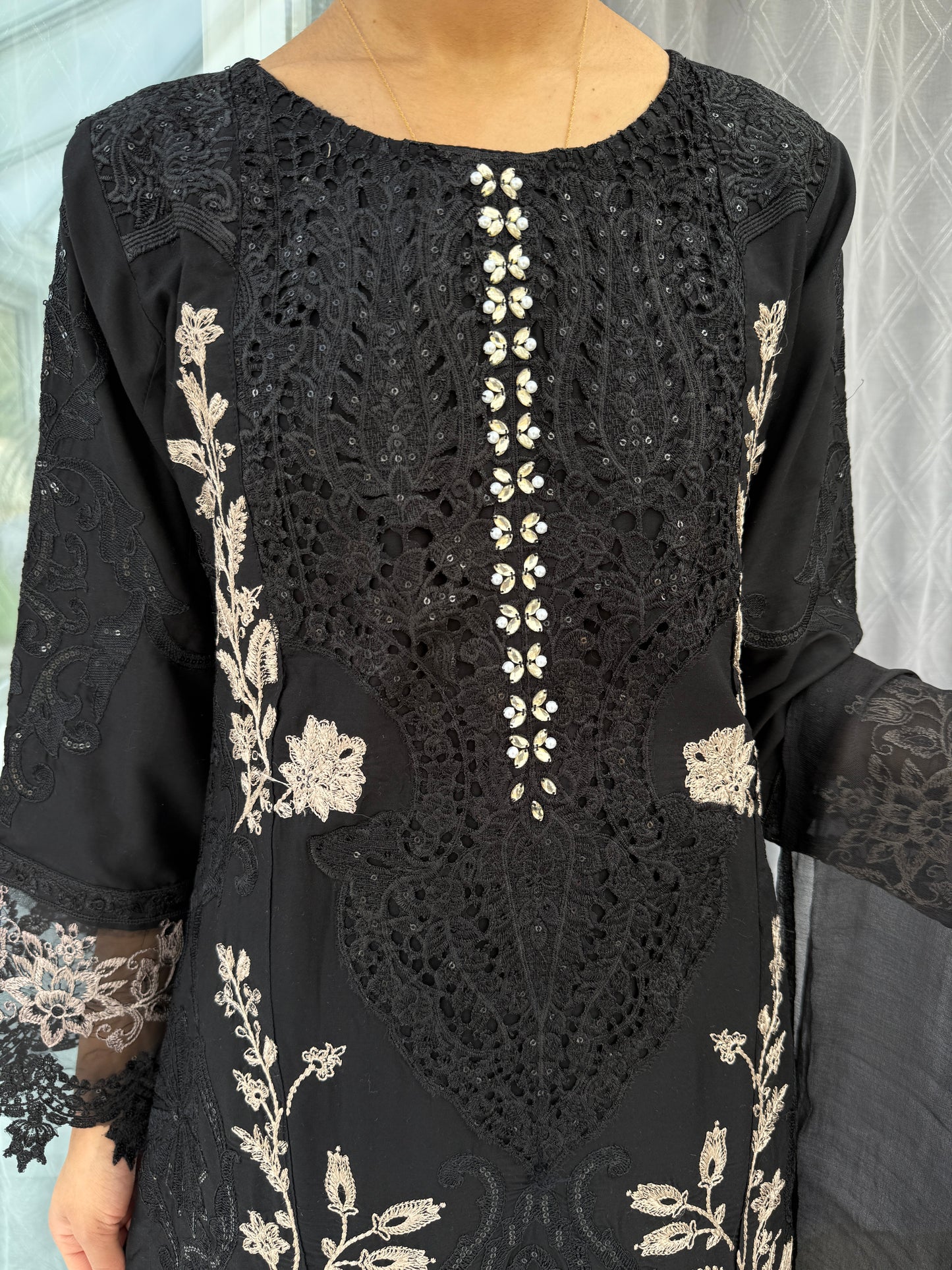 UMAIMA BLACK - Luxury embroidered linen kameez with plazo