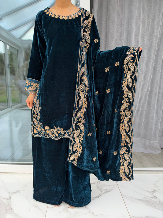 AIMA TEAL - Embroidered micro velvet kameez with velvet shawl