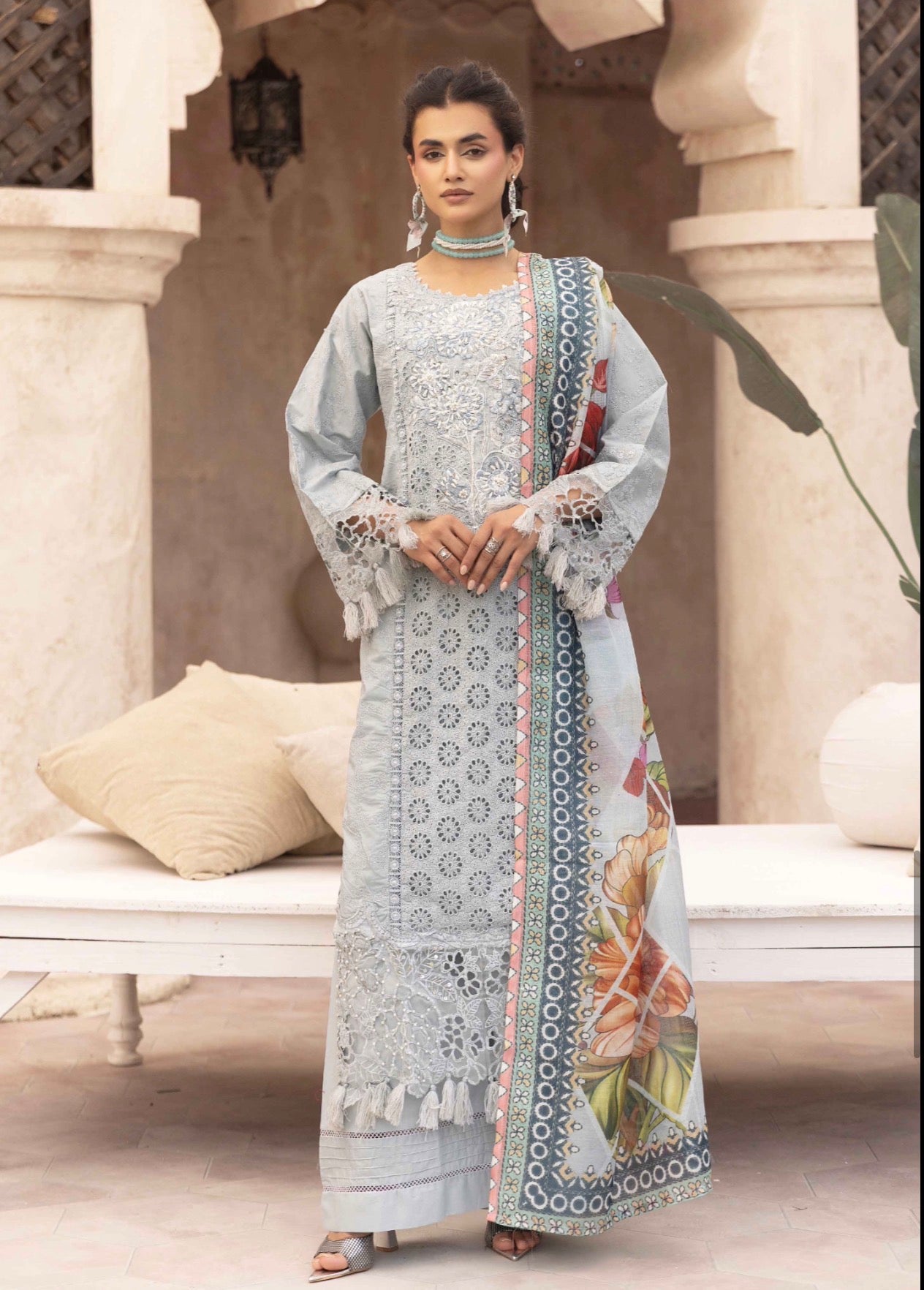 AMNA - Embroidered chikan kari kameez with plazo