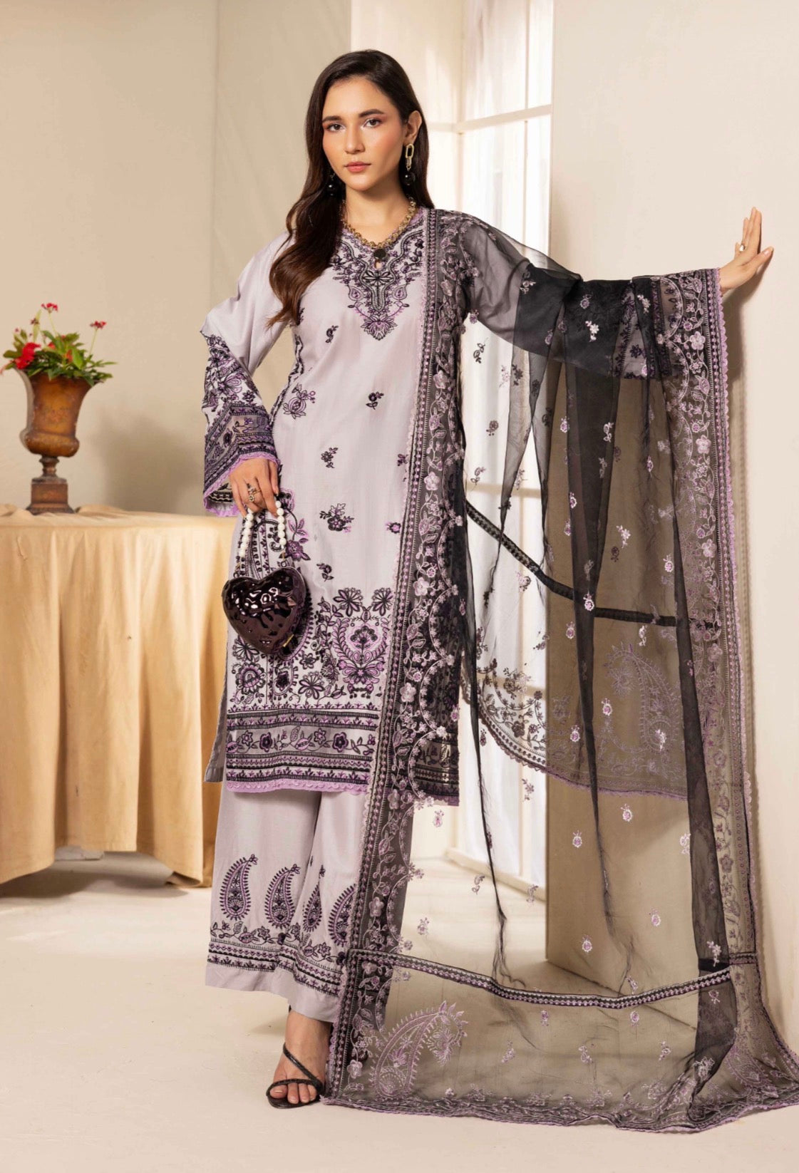 SIMRANS RAYAA - Embroidered soft cotton outfit with plazo