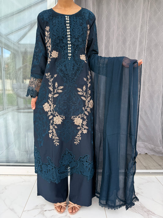 UMAIMA - Luxury embroidered linen kameez with plazo