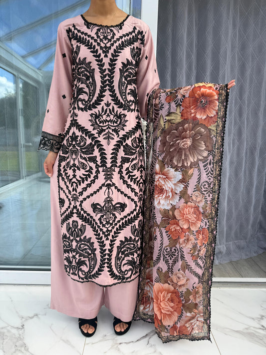 NATASHA - Embroidered linen kameez with plazo