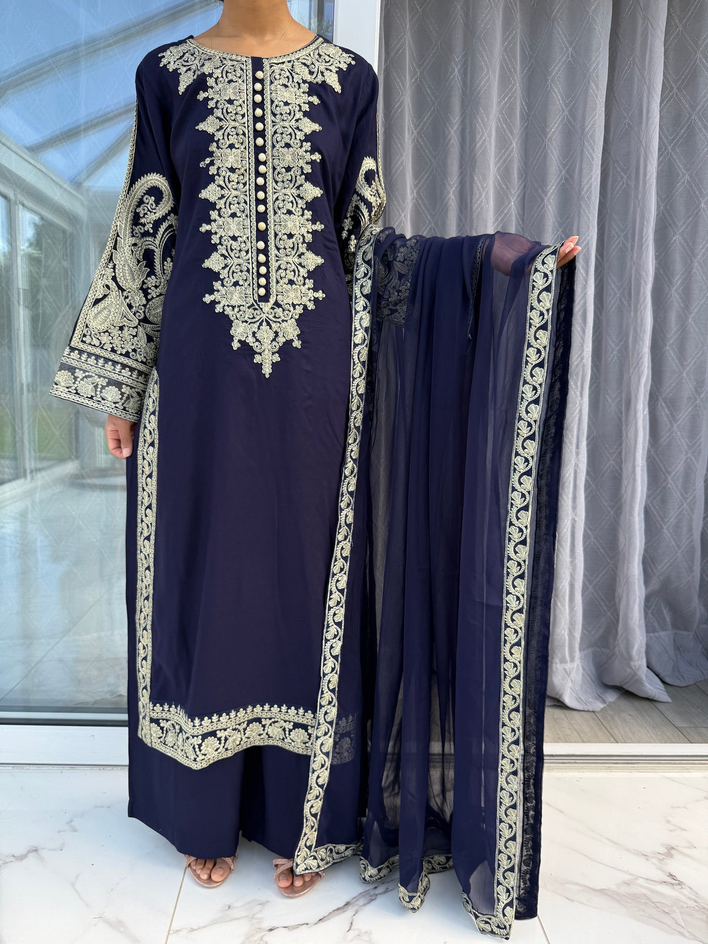 ALIZEH NAVY BLUE - Embroidered linen kameez with plazo