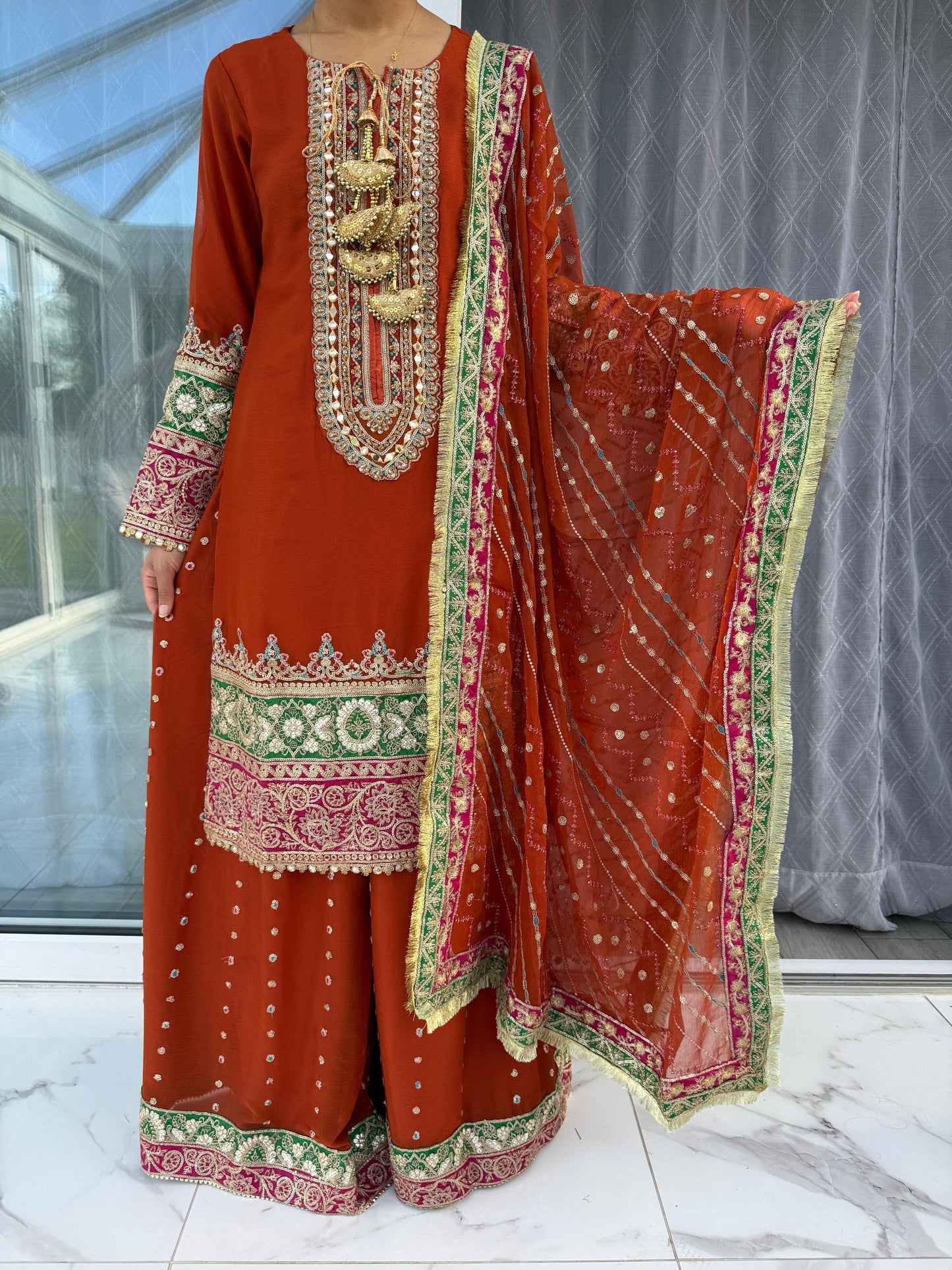 MASTANI - Embroidered chiffon outfit with sharara
