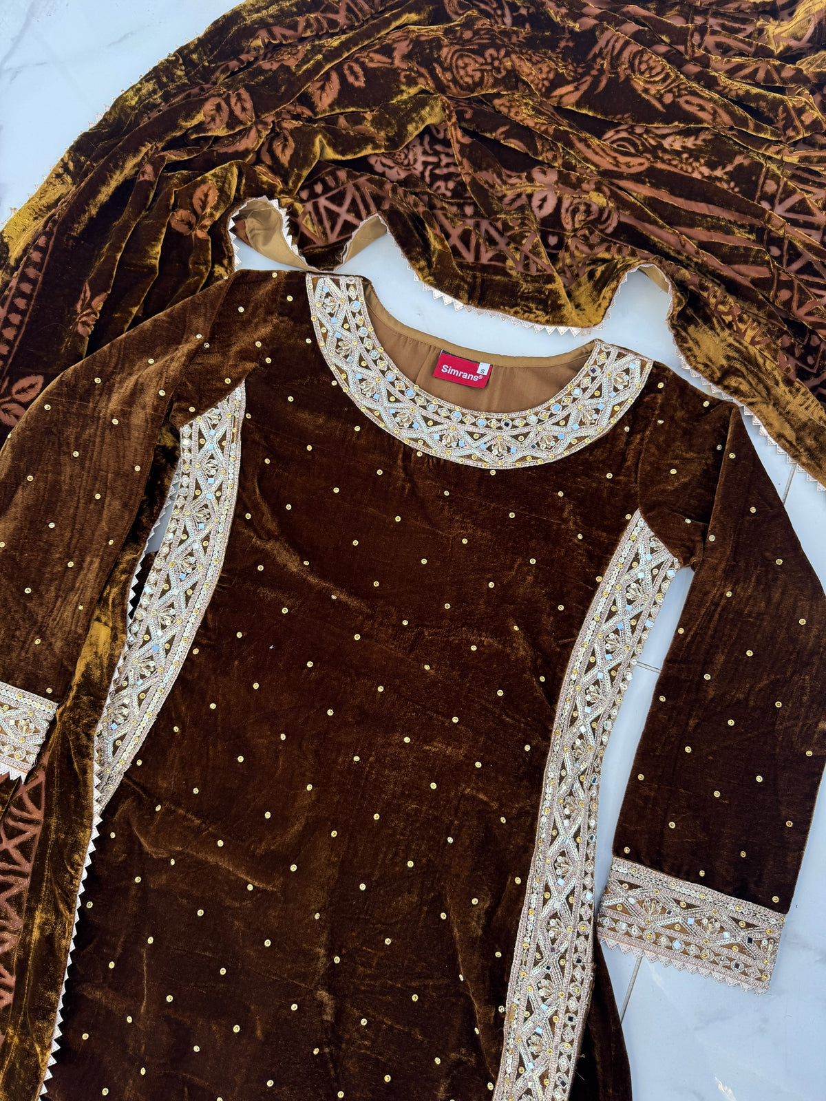 SAFINA - Luxury velvet kameez with plachi shawl