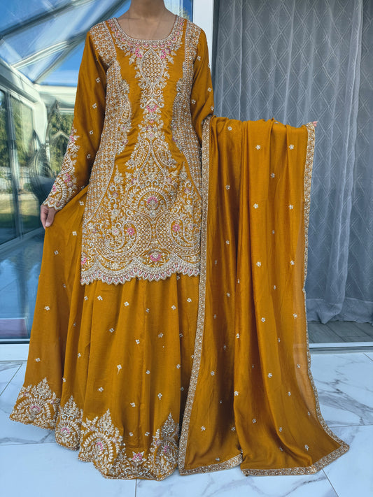 GEET - Embroidered kameez with diamanté stonework and lengha