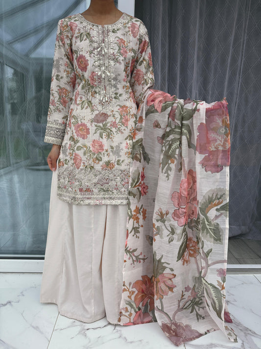 AYNAZ - Printed and embroidered monar kameez with kali sharara (peach flowers)