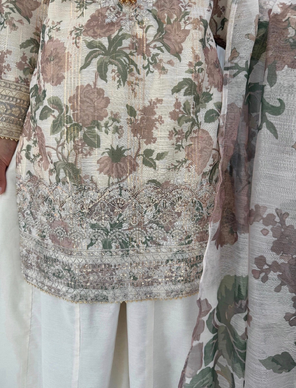AYNAZ Mocha flowers - Printed and embroidered monar kameez with Kali sharara