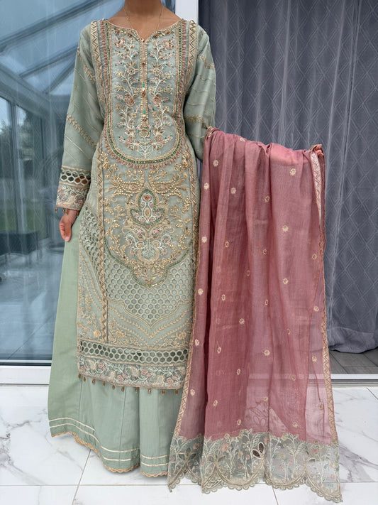 IZHAAR - Embroidered organza outfit with Kali Sharara