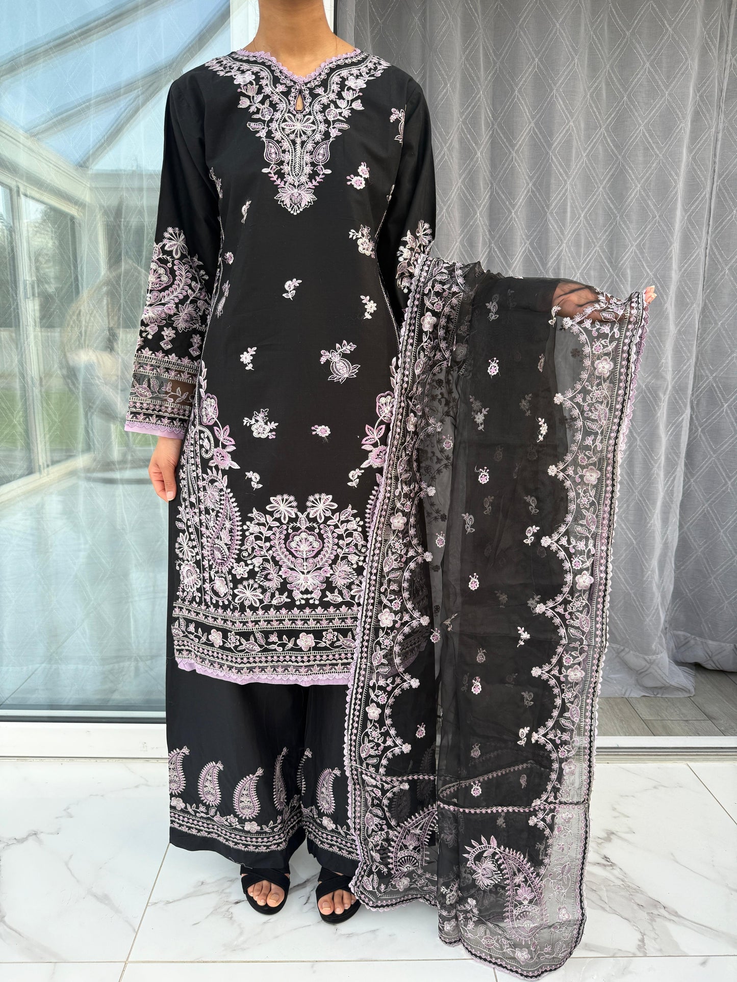 SIMRANS RAYAA - Embroidered soft cotton outfit with plazo