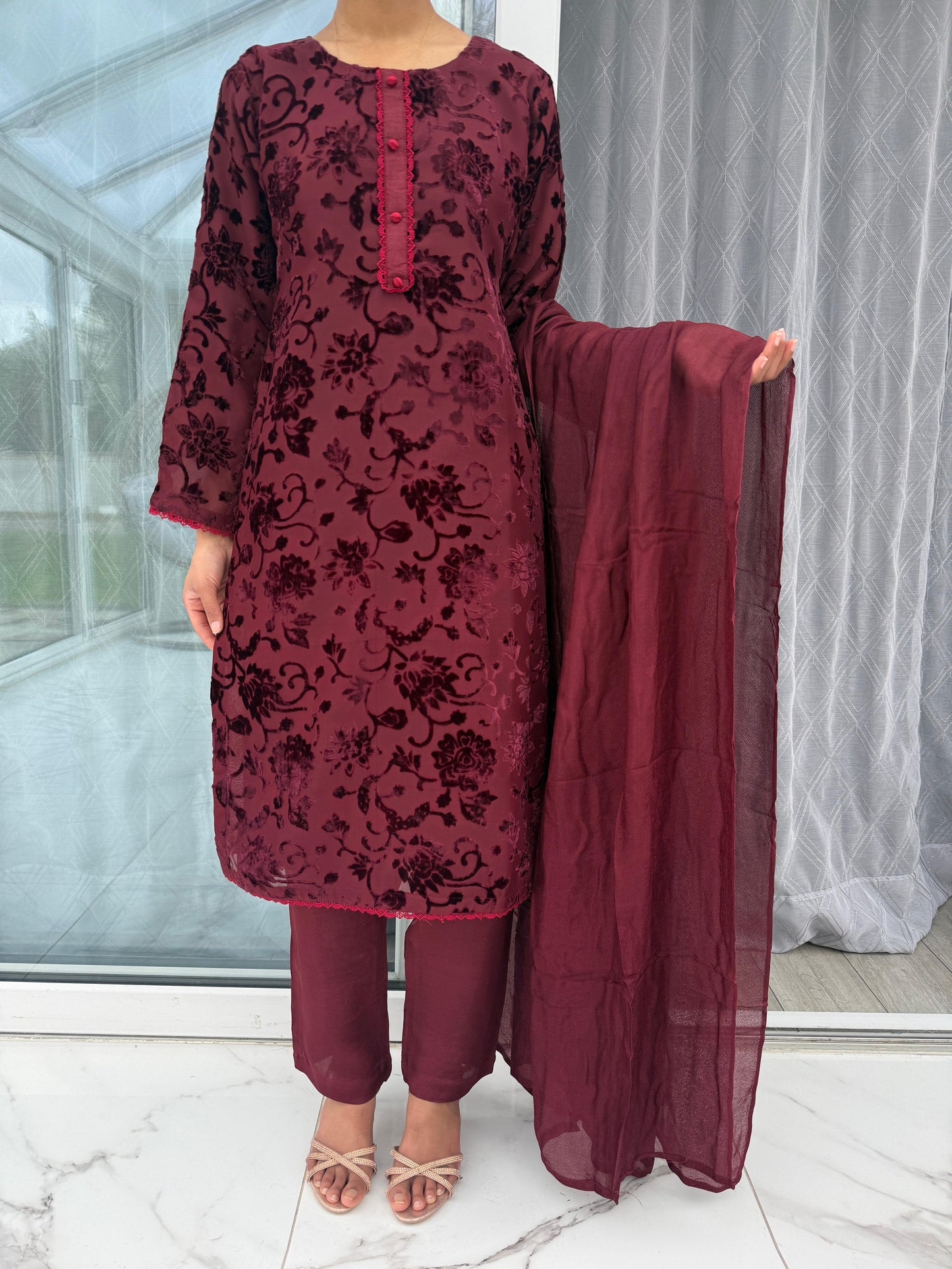 ROMA - Plachi velvet outfit with straight trousers