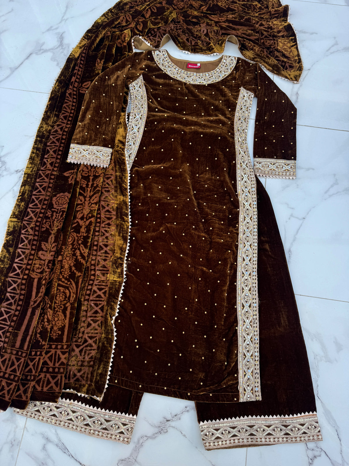 SAFINA - Luxury velvet kameez with plachi shawl