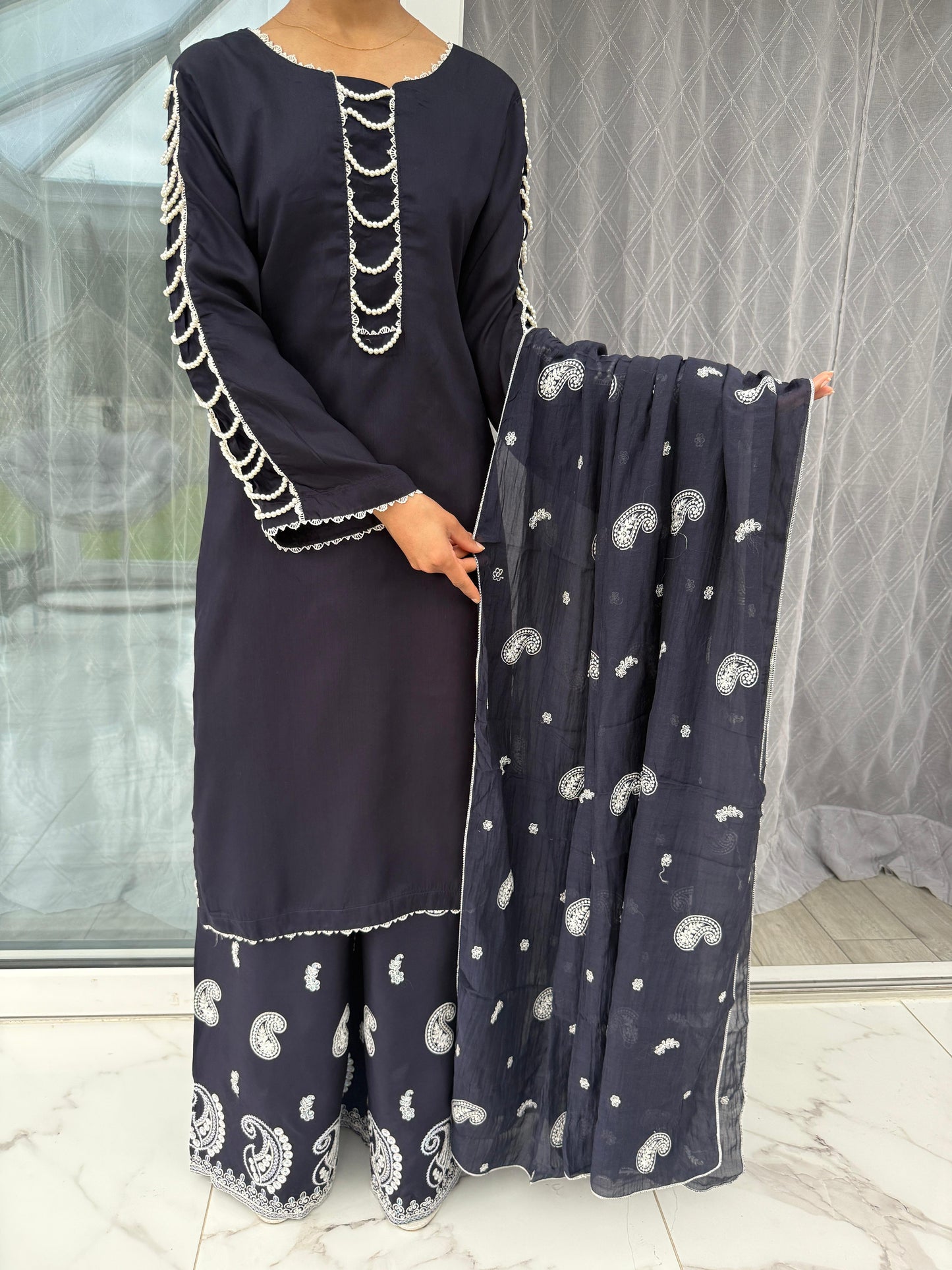 ELYSA NAVY - Viscose kameez with pearls and embroidered plazo