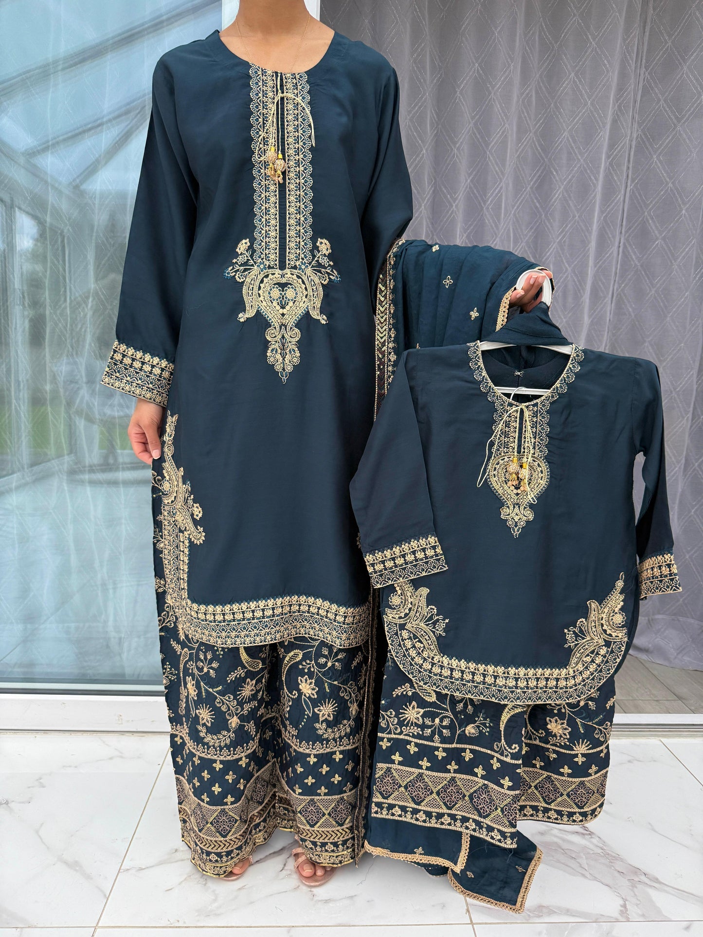 RANIYA - Embroidered viscose kameez and plazo with chiffon dupatta