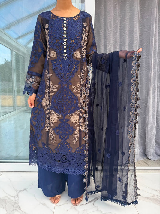 UMAIMA - Embroidered organza kameez with plazo