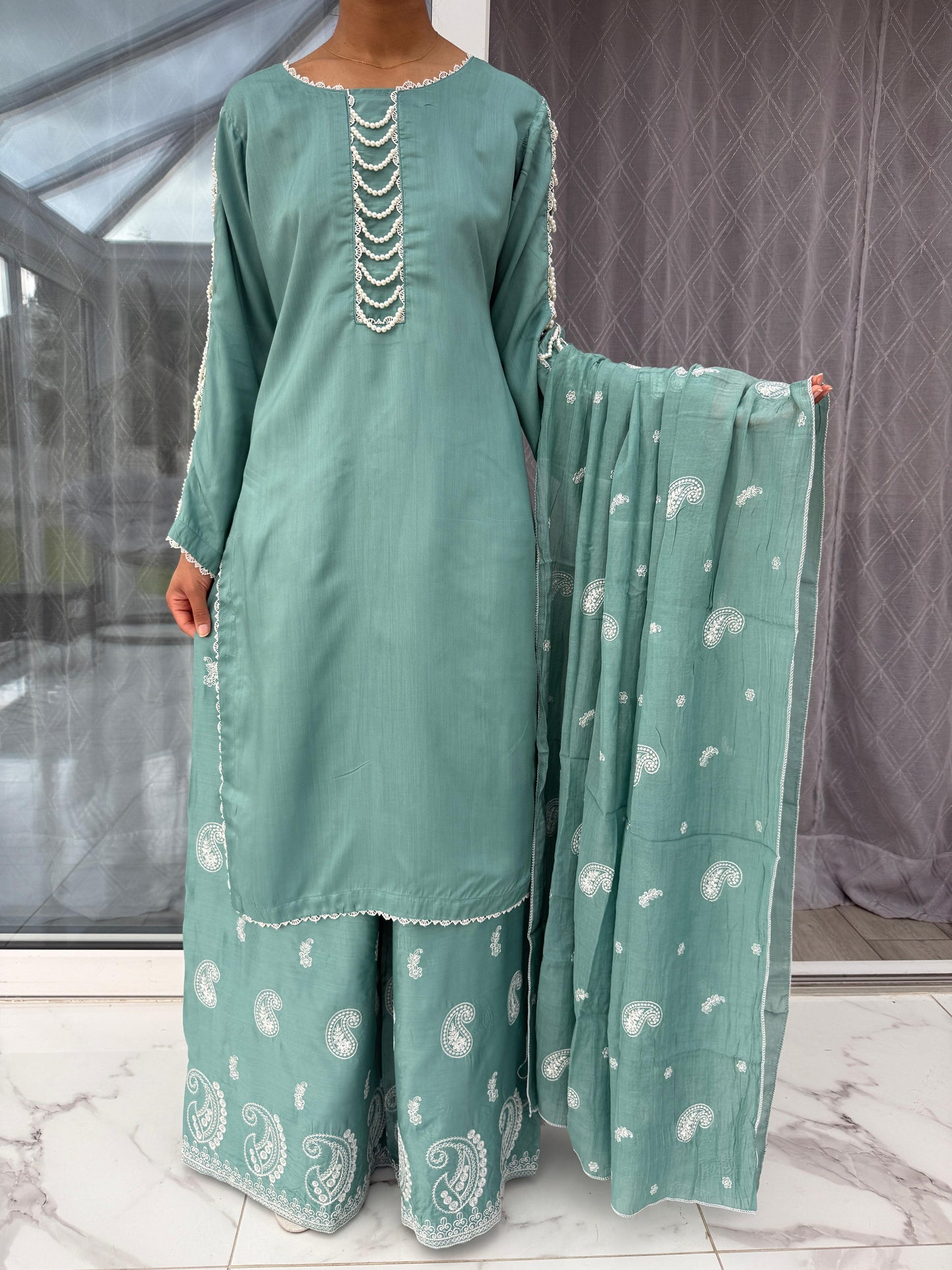 ELYSA - Viscose kameez with pearls and embroidered plazo