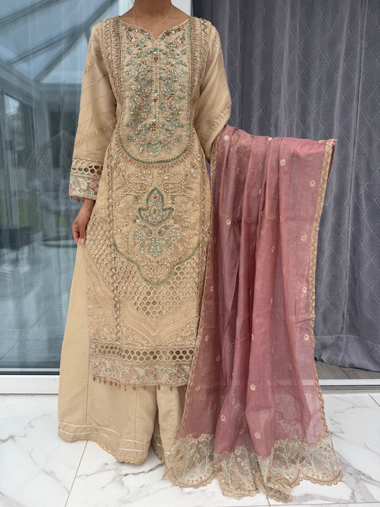 IZHAAR GOLD - Embroidered organza outfit with Kali Sharara
