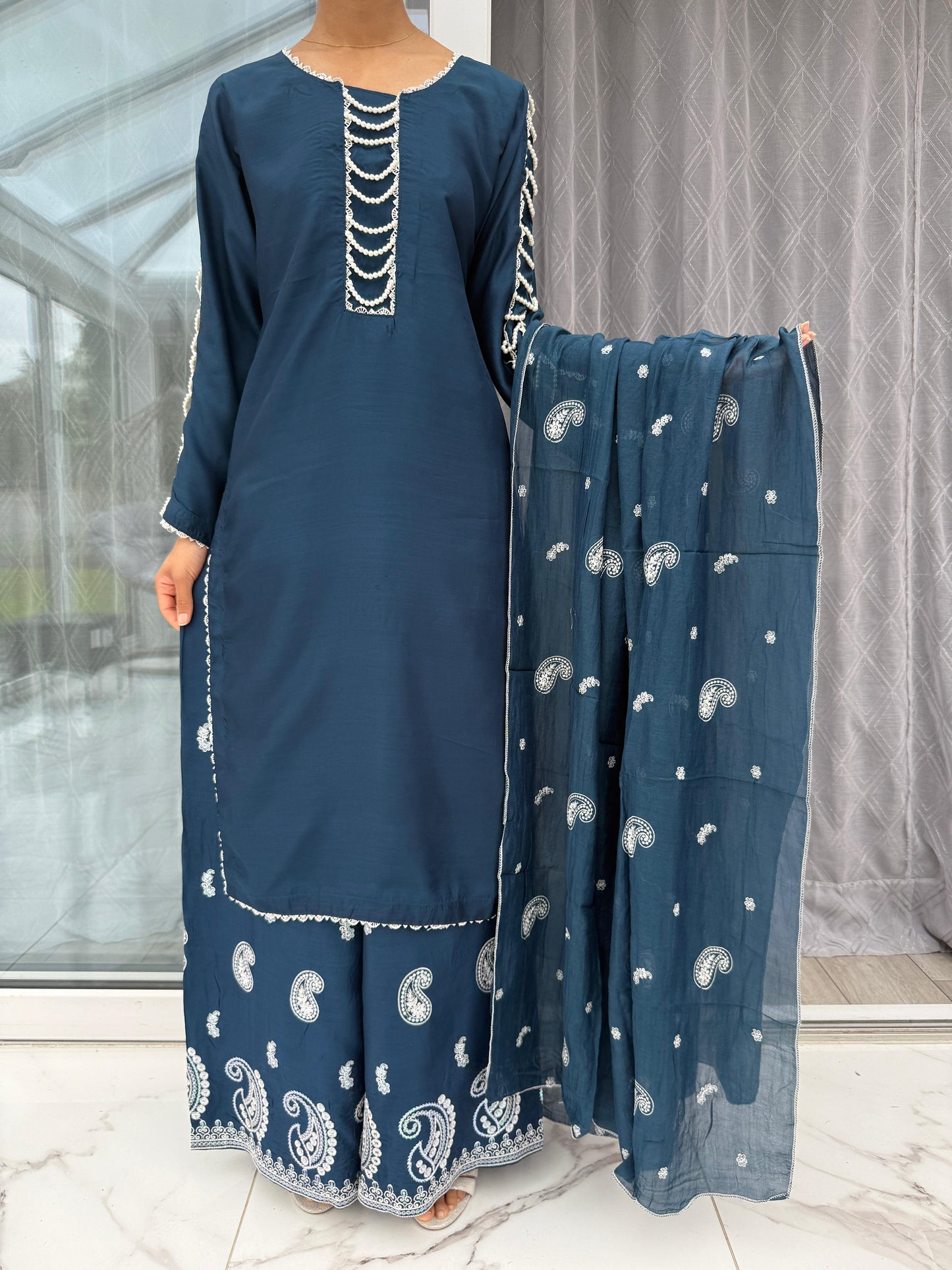 ELYSA ZINC BLUE - Viscose kameez with pearls and embroidered plazo