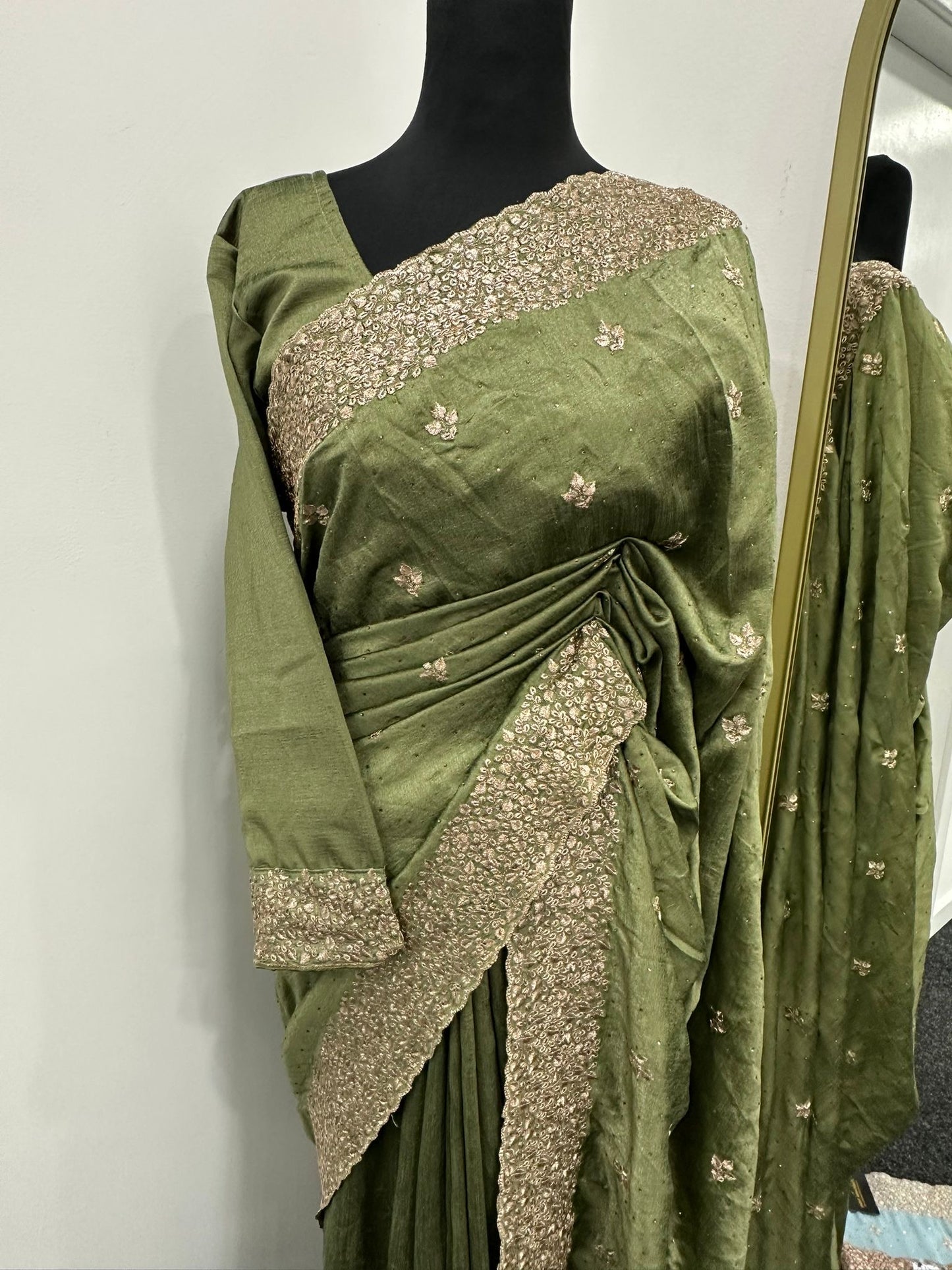 ZARNISH - Embroidered Saree