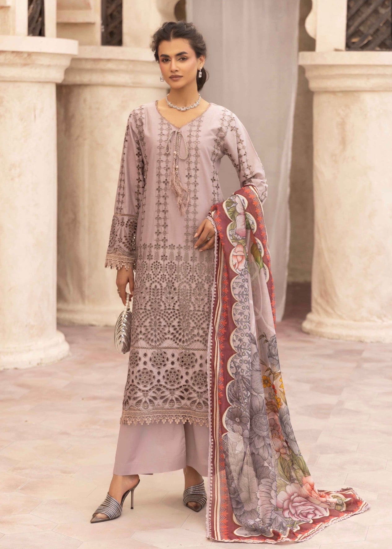 AMNA - Embroidered chikan kari kameez with plazo