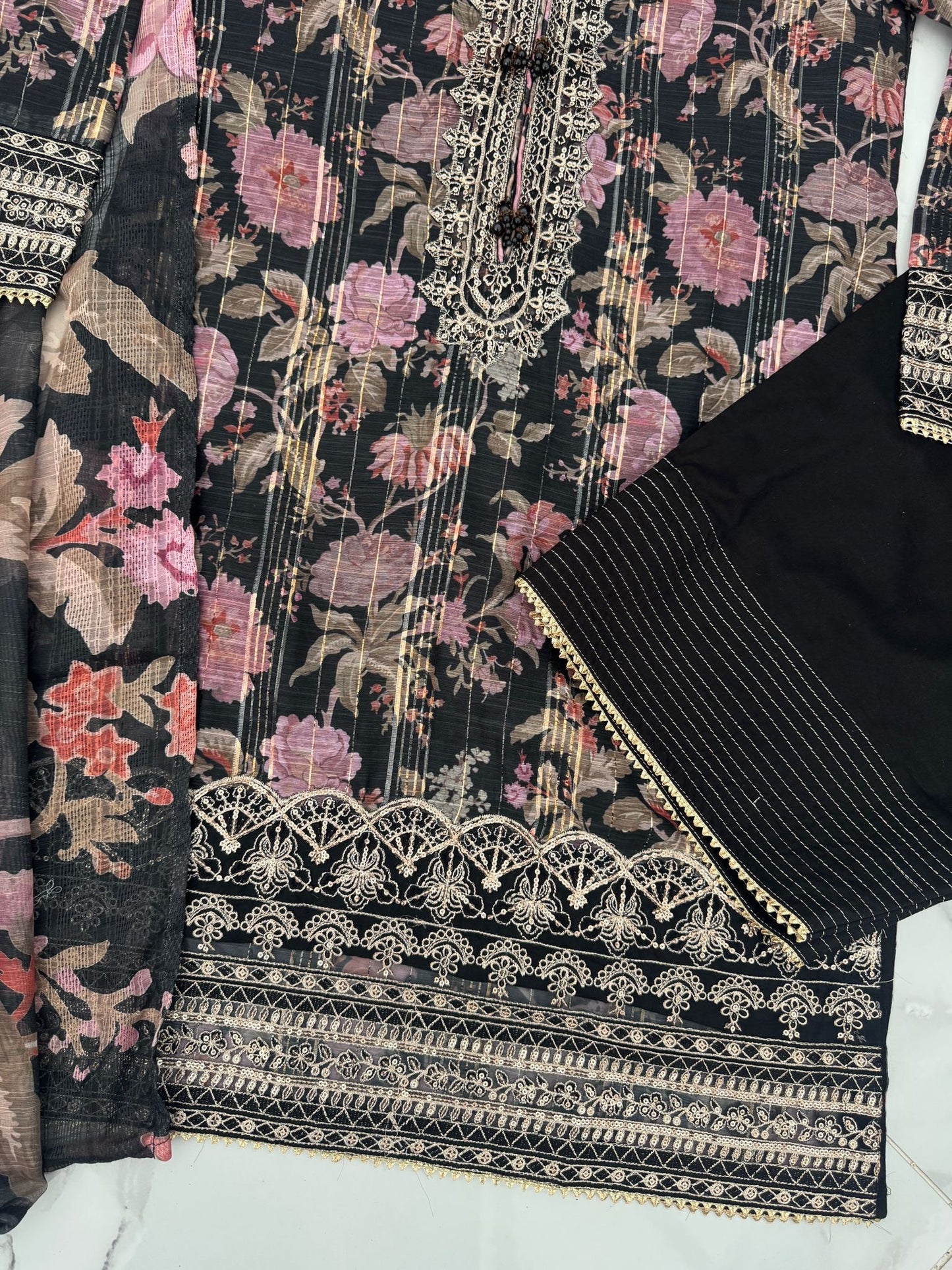 ANDAAZ SIMRANS FARSHI SHALWAR