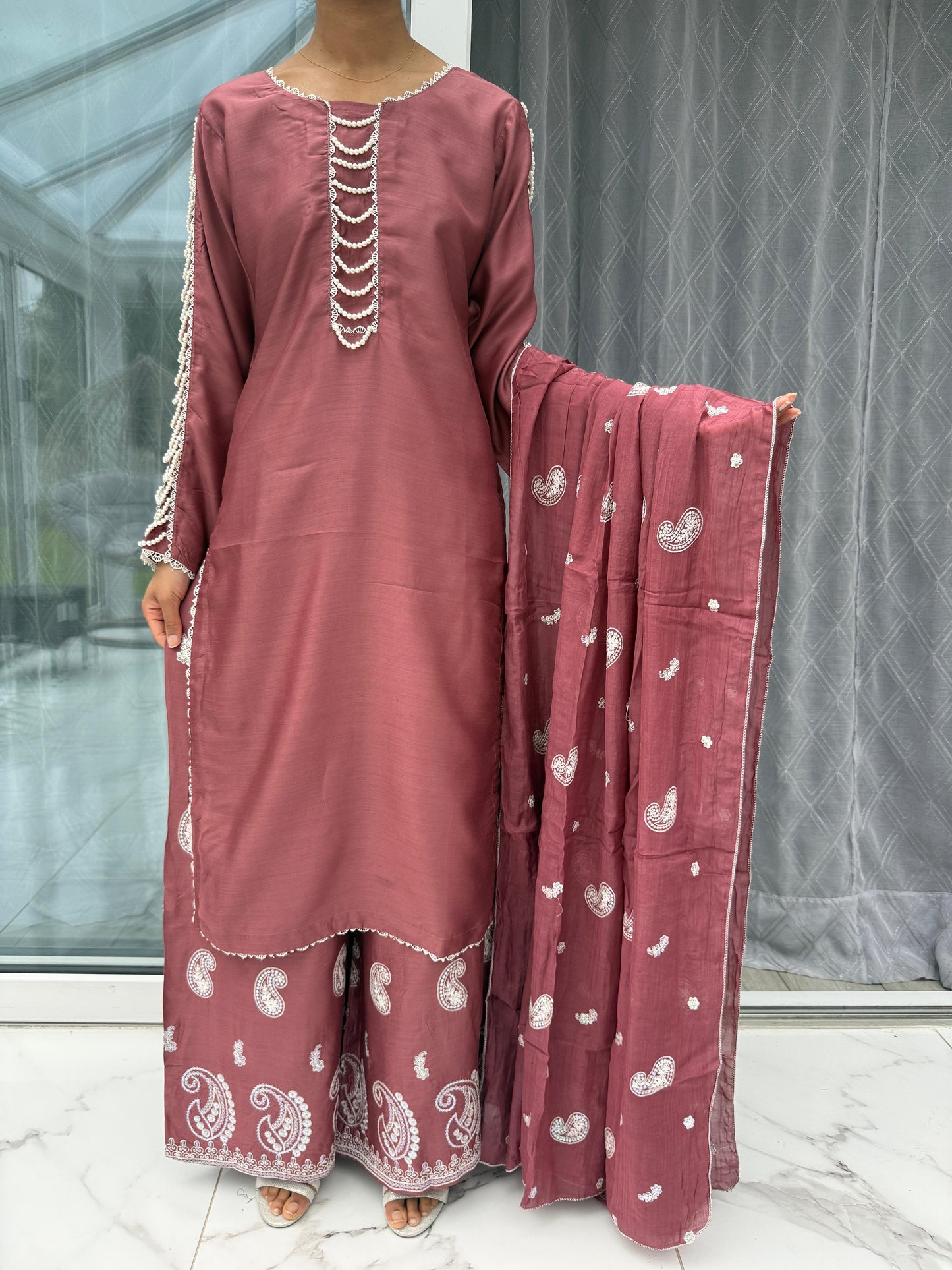 ELYSA - Viscose kameez with pearls and embroidered plazo