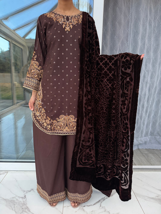 ZIYA SIMRANS - Embroidered Dhanak kameez with plazo & plachi shawl