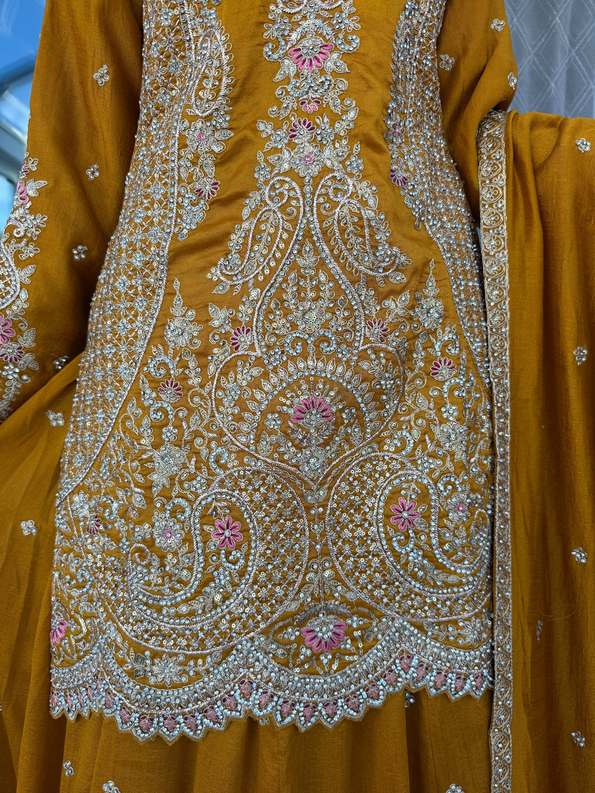 GEET - Embroidered kameez with diamanté stonework and lengha