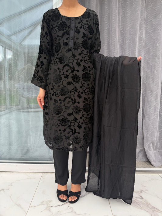 ROMA BLACK- Plachi velvet outfit with straight trousers