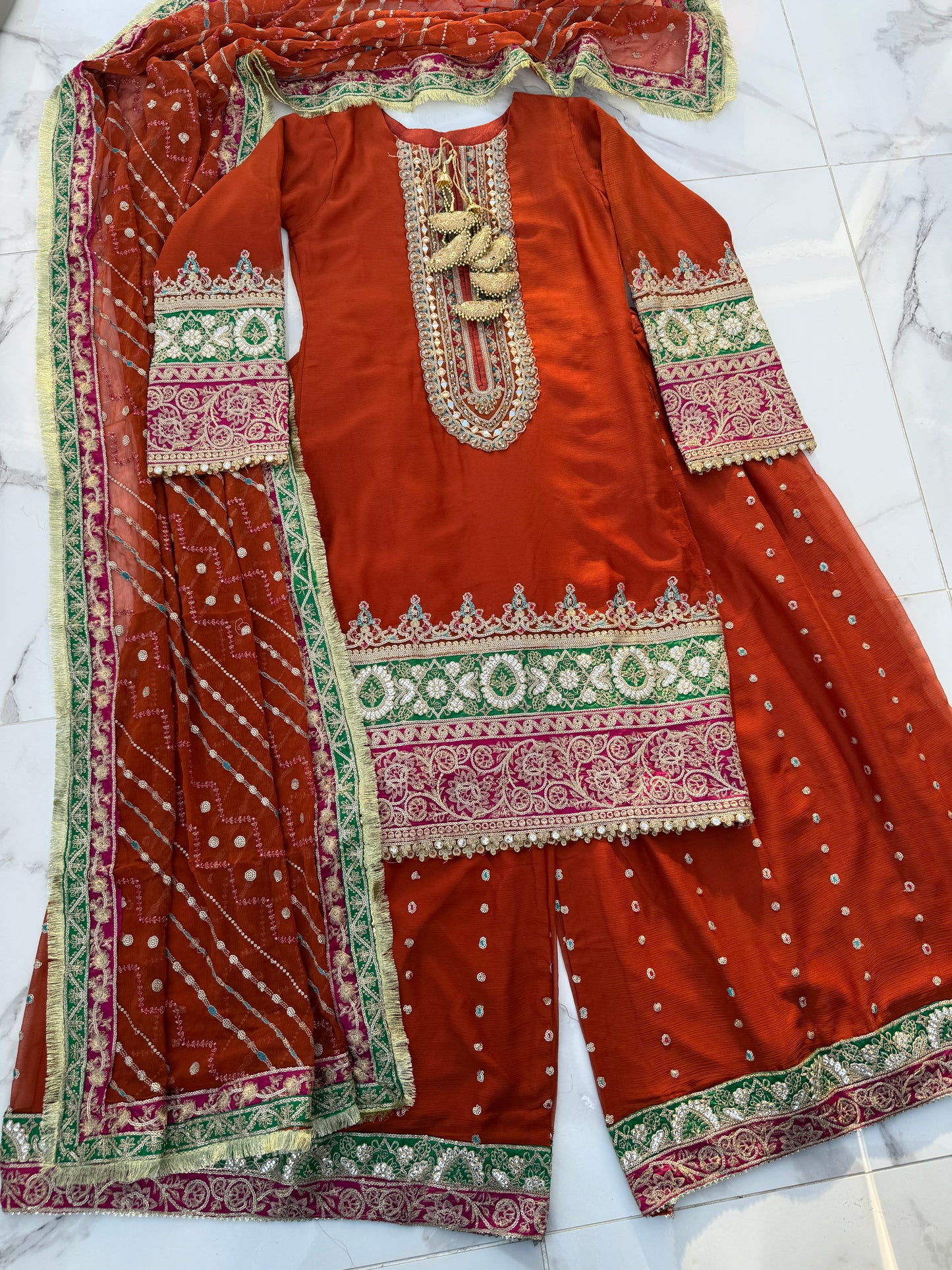 MASTANI - Embroidered chiffon outfit with sharara