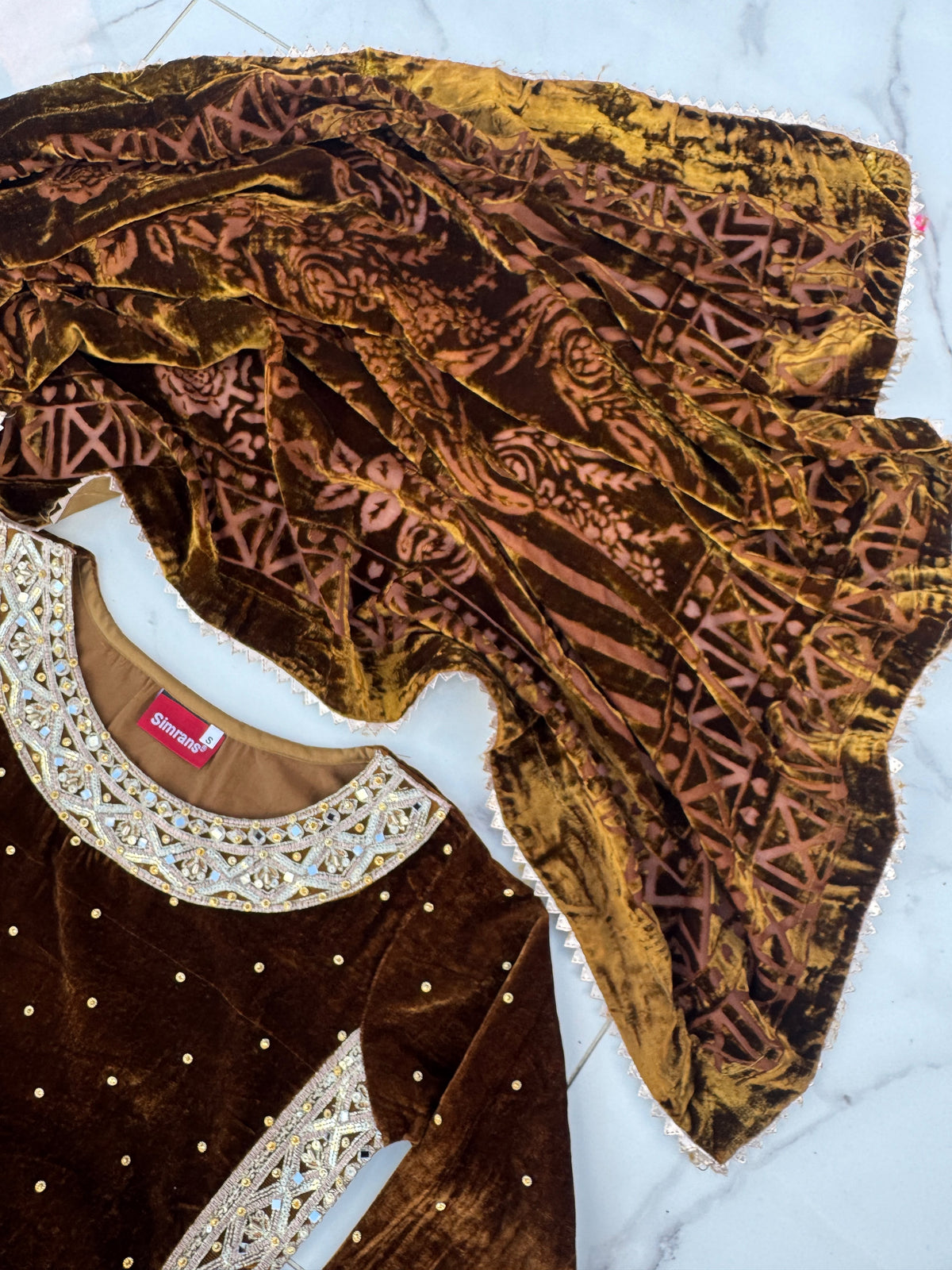 SAFINA - Luxury velvet kameez with plachi shawl