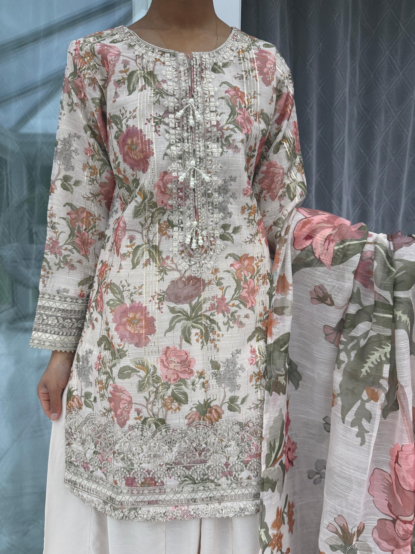 AYNAZ - Printed and embroidered monar kameez with kali sharara (peach flowers)