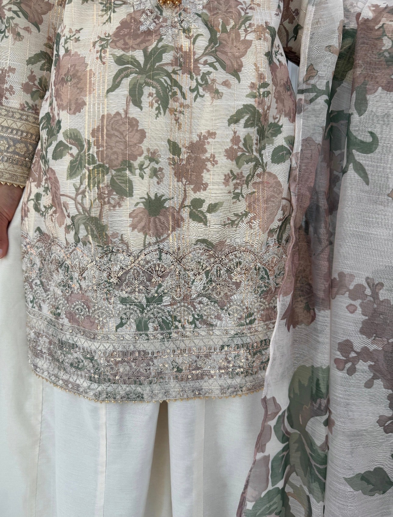 AYNAZ Mocha flowers - Printed and embroidered Monar kameez with Kali sharara