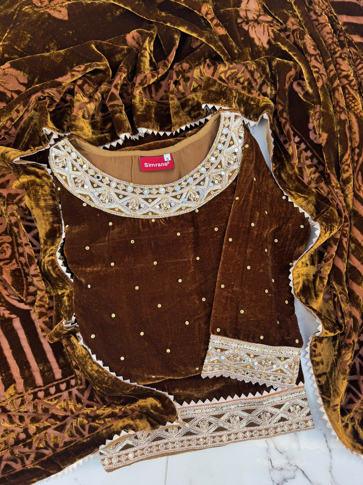 SAFINA - Luxury velvet kameez with plachi shawl