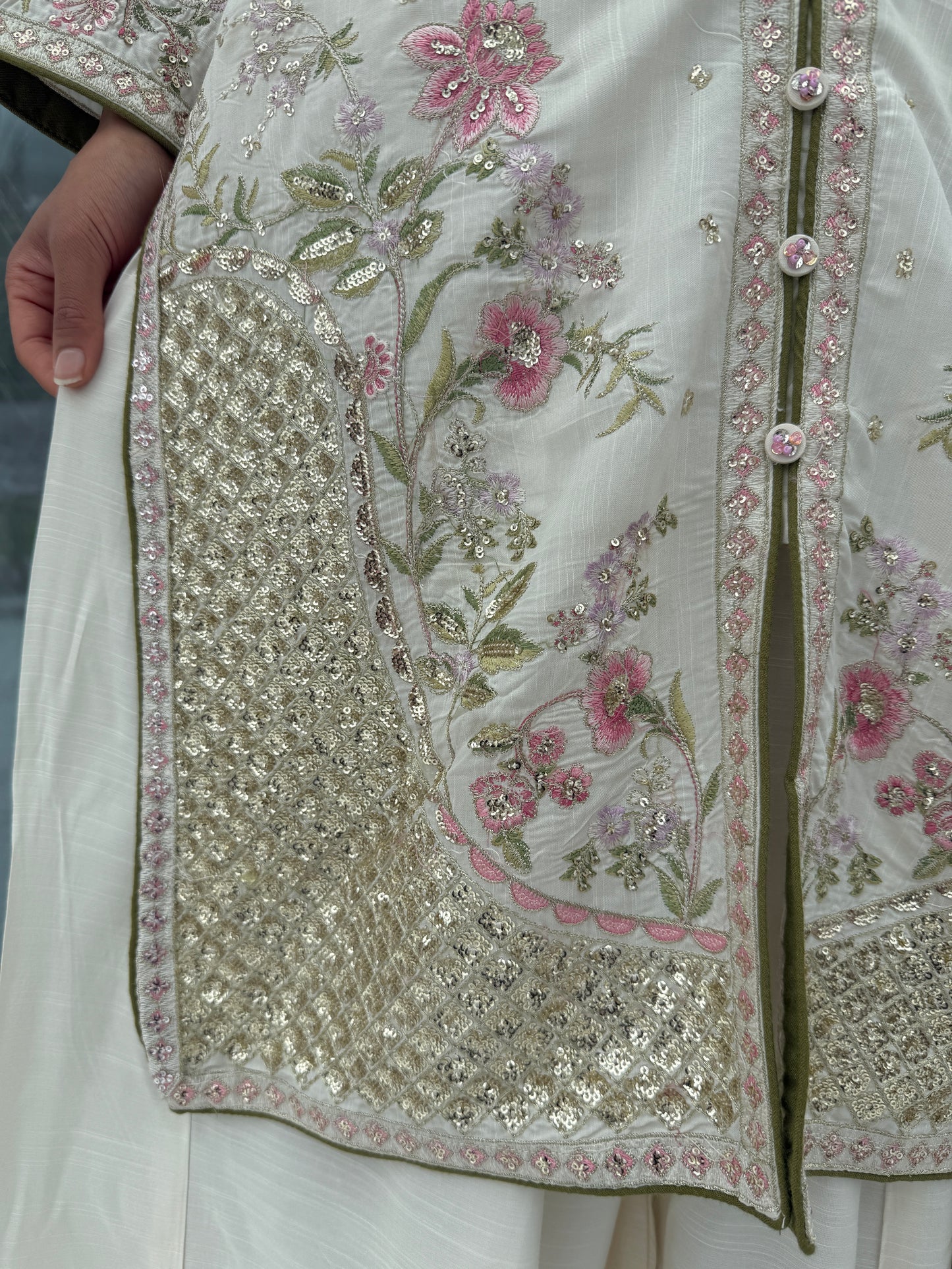 MAAHI - ETHNIC INSPIRED EMBROIDERED KAMEEZ WITH SHARARA