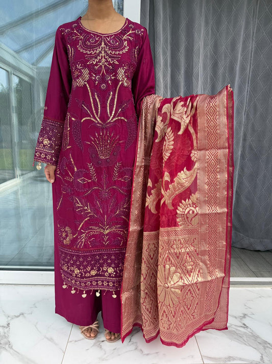 AIRA - Embroidered linen kameez with jacquard dupatta