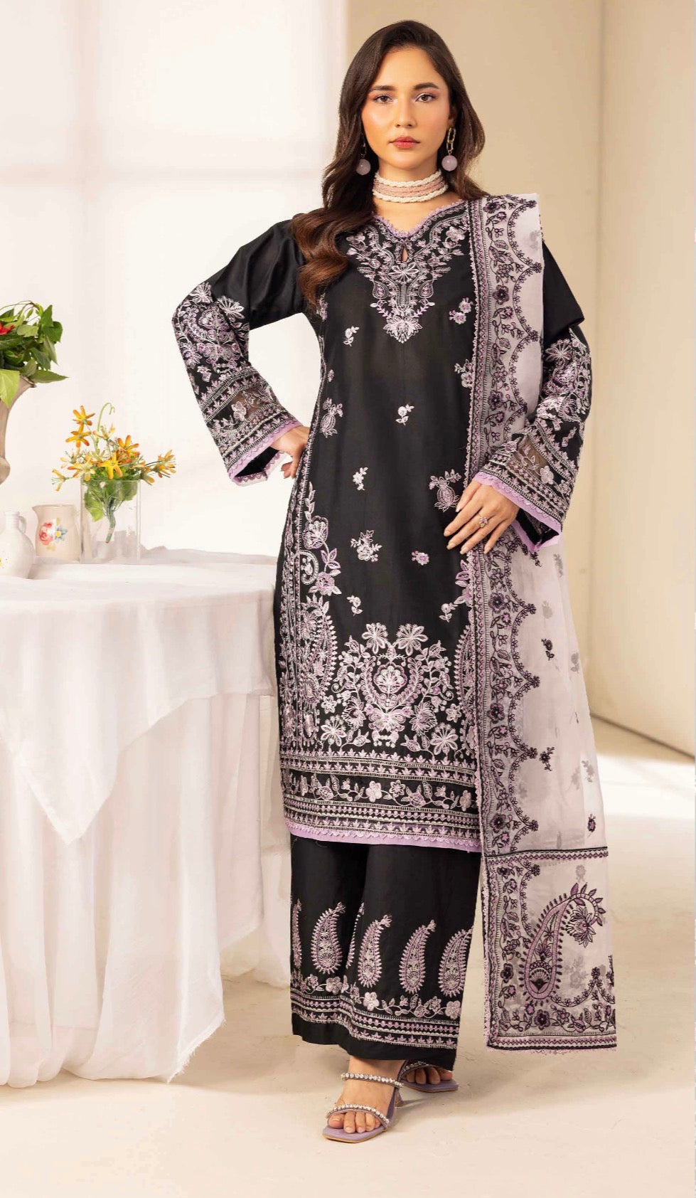 SIMRANS RAYAA - Embroidered soft cotton outfit with plazo