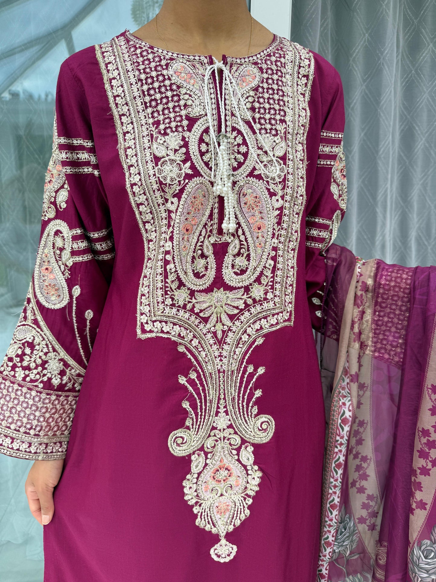 SIMRANS ETHNIC KAFTAN - Embroidered kaftan style kameez with straight trousers