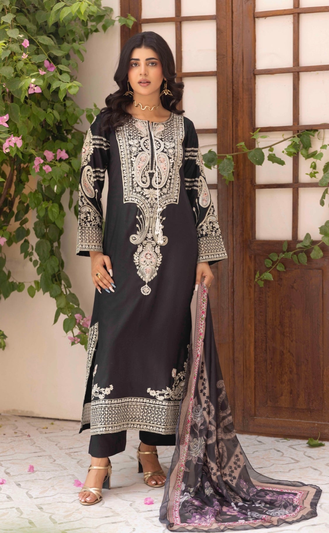 SIMRANS ETHNIC KAFTAN BLACK - Embroidered kaftan style kameez with straight trousers