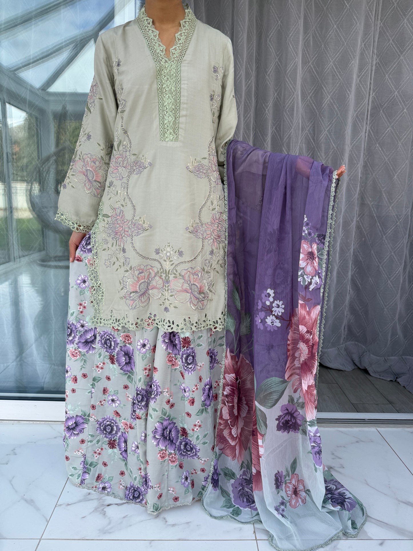 HUMNA - Embroidered linen kameez with printed sharara mint