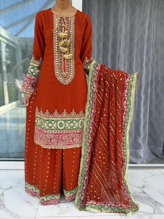 MASTANI - Embroidered chiffon outfit with sharara