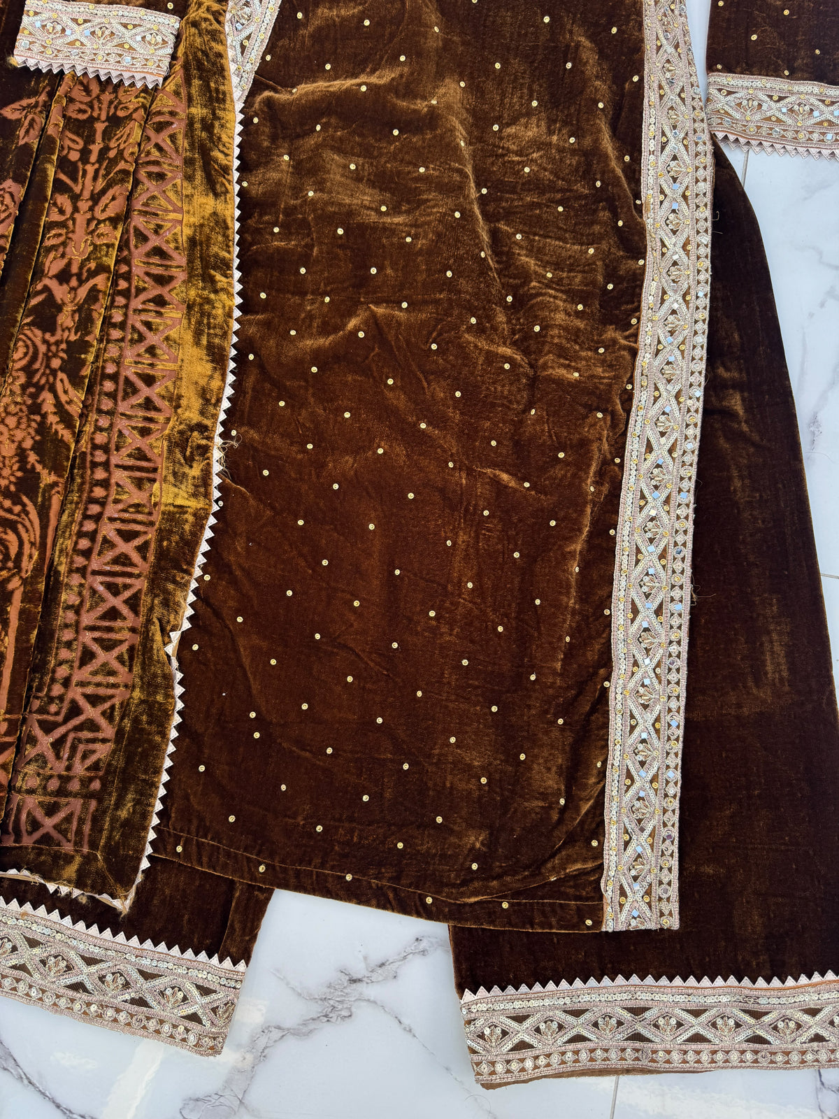 SAFINA - Luxury velvet kameez with plachi shawl