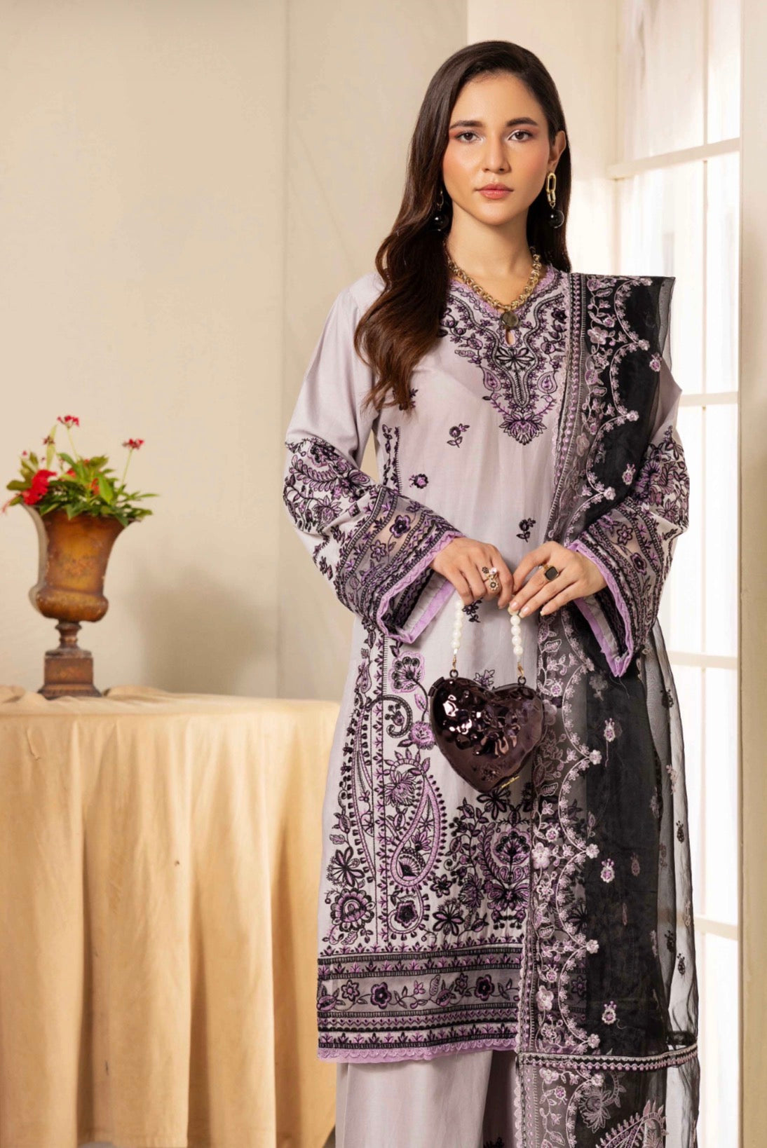 SIMRANS RAYAA - Embroidered soft cotton outfit with plazo