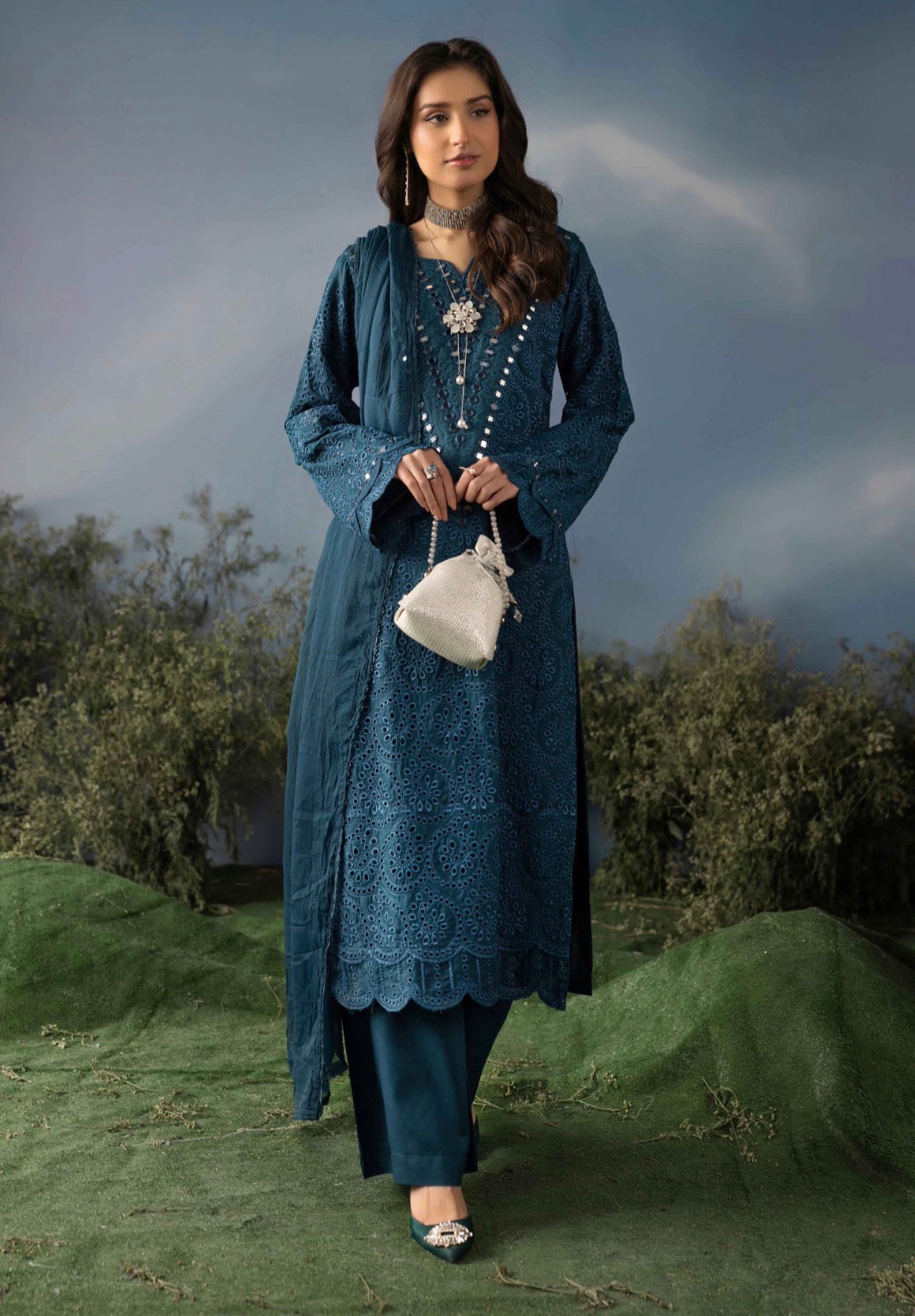 FAYZA - EMBROIDERED LINEN CHIKAN KARI KAMEEZ WITH PLAZO