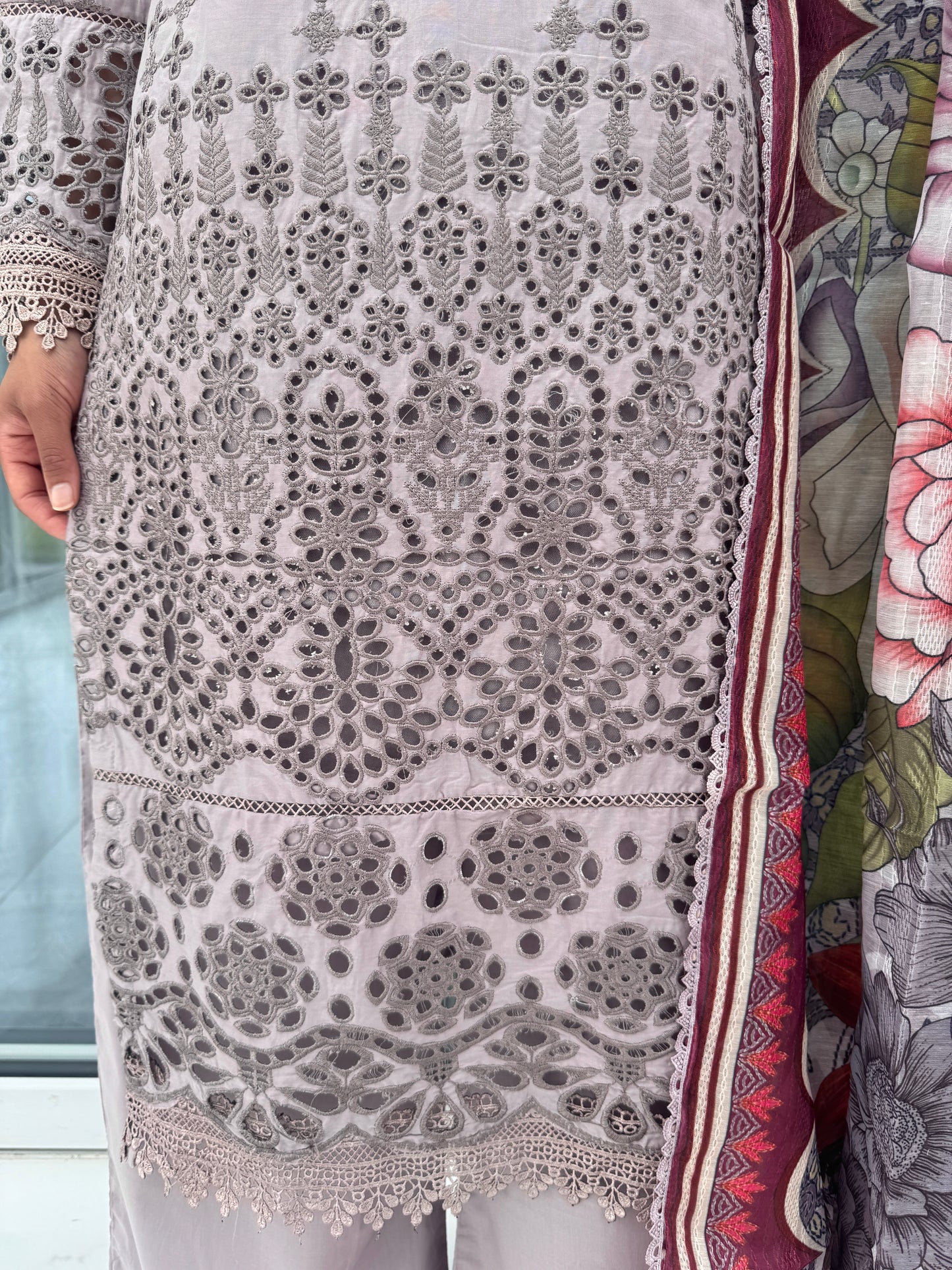 AMNA - Embroidered chikan kari kameez with plazo