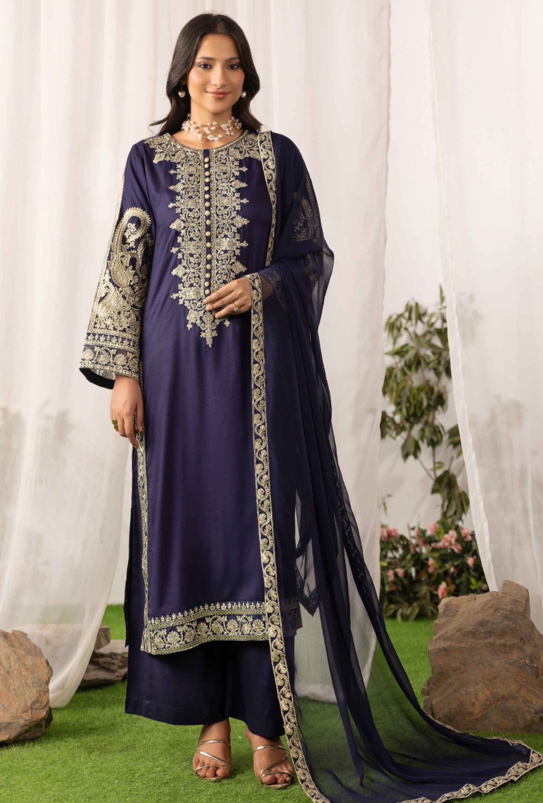 ALIZEH NAVY BLUE - Embroidered linen kameez with plazo