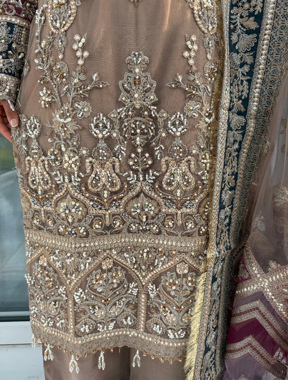 AINAZ - Heavy embroidered net kameez with handwork