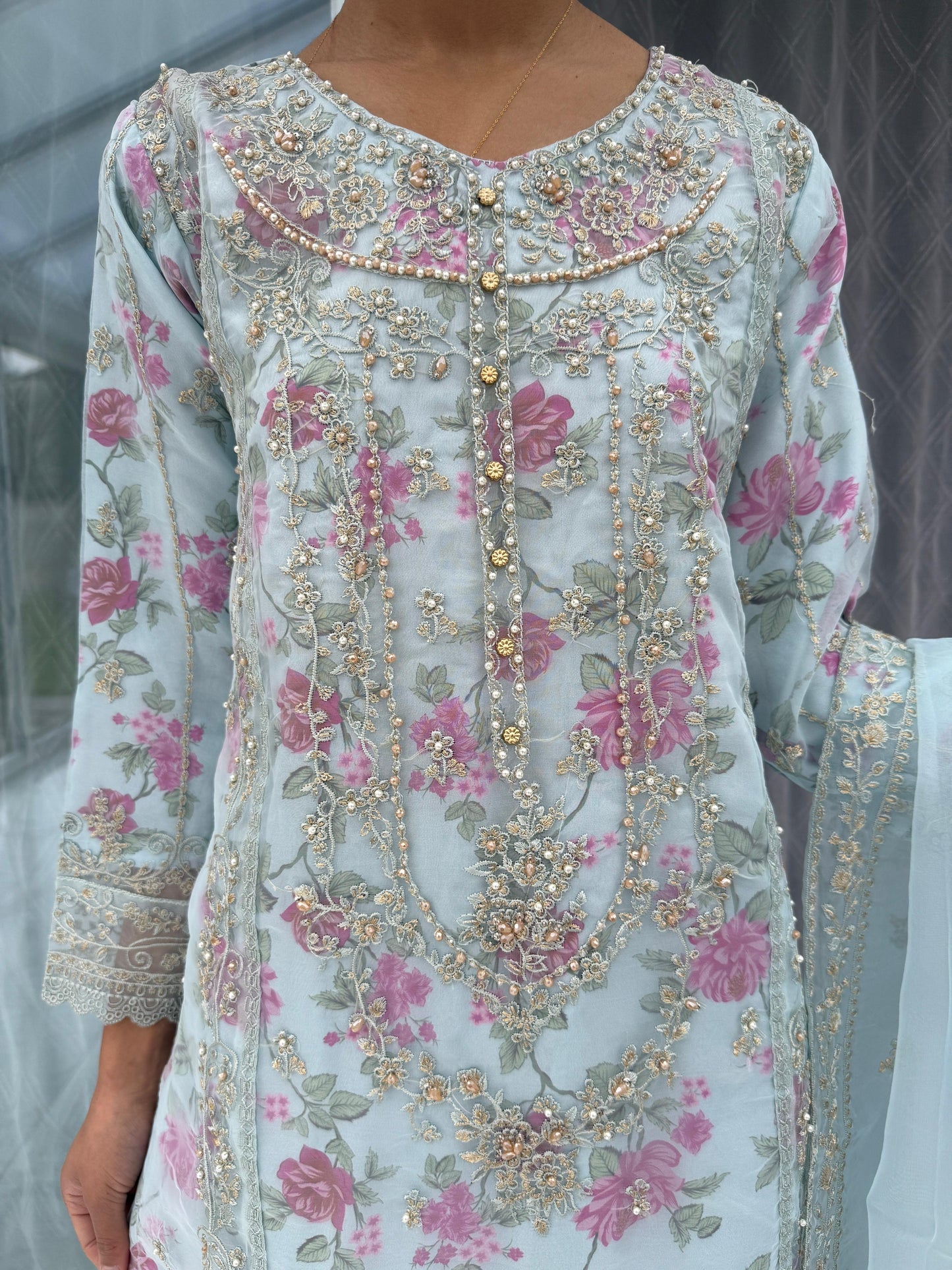 MARIYA BLUE - Embroidered organza kameez with floral printed silk lining