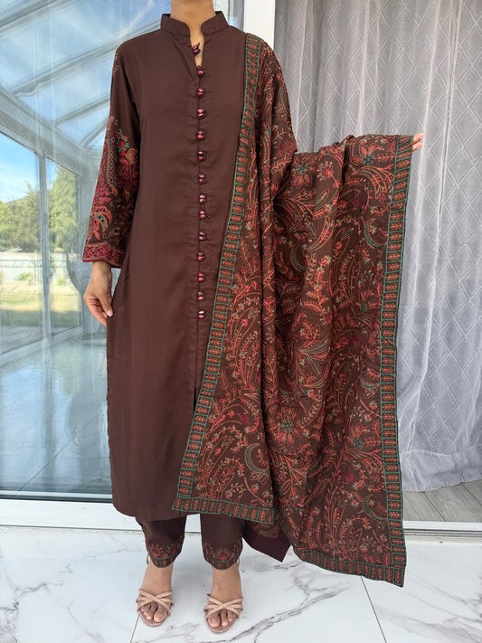 MAHAM BROWN - Embellished Dhanak kameez with embroidered Kashmiri shawl and straight trousers